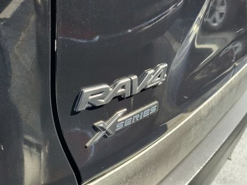 Used 2021 Toyota RAV4 LE FWD image 5