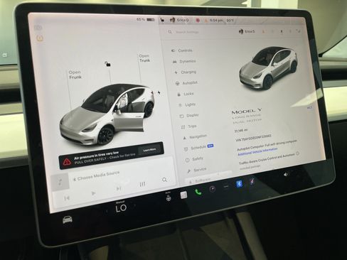 Used 2022 Tesla Model Y Long Range AWD/4WD image 25
