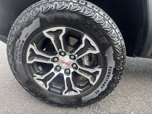 Used 2024 GMC Canyon AT4 w/ AT4 Premium Package image 8