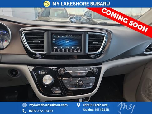 Used 2018 Chrysler Pacifica LX image 21