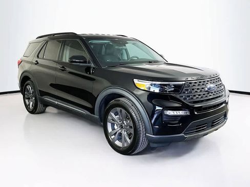 Certified 2022 Ford Explorer XLT w/ Equipment Group 202A image 24