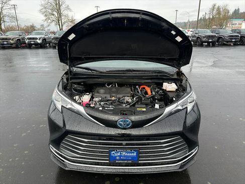 Certified 2021 Toyota Sienna Platinum image 5