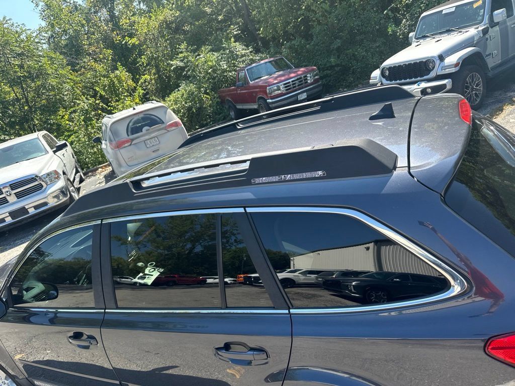 Used 2011 Subaru Outback 2.5i Limited w/ PWR Moonroof Pkg AWD/4WD image 9