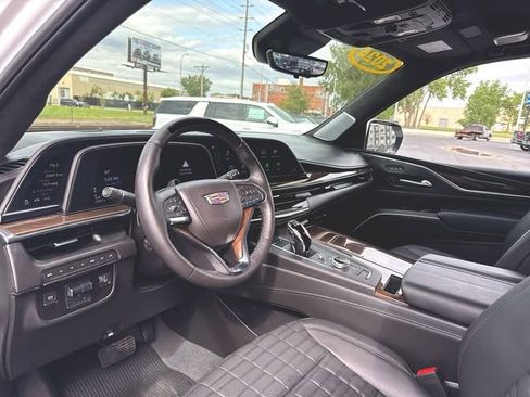 Used 2024 Cadillac Escalade ESV Sport Platinum w/ LPO, ONYX Package AWD/4WD image 10