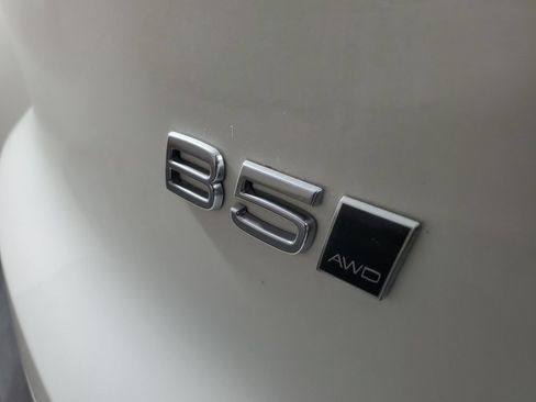 Certified 2026 Volvo XC40 B5 Plus AWD/4WD image 9
