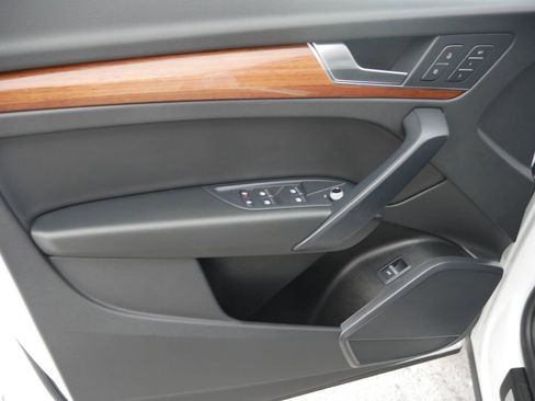 Certified 2023 Audi Q5 2.0T Premium w/ Convenience Package image 16