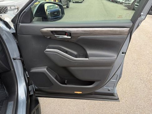 Used 2020 Toyota Highlander Limited image 21