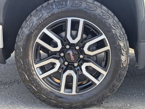 Used 2022 GMC Sierra 1500 AT4 w/ AT4 Premium Package image 25