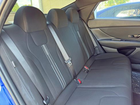 Used 2025 Hyundai Elantra SEL FWD image 35