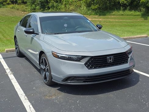 Used 2025 Honda Accord Sport image 1