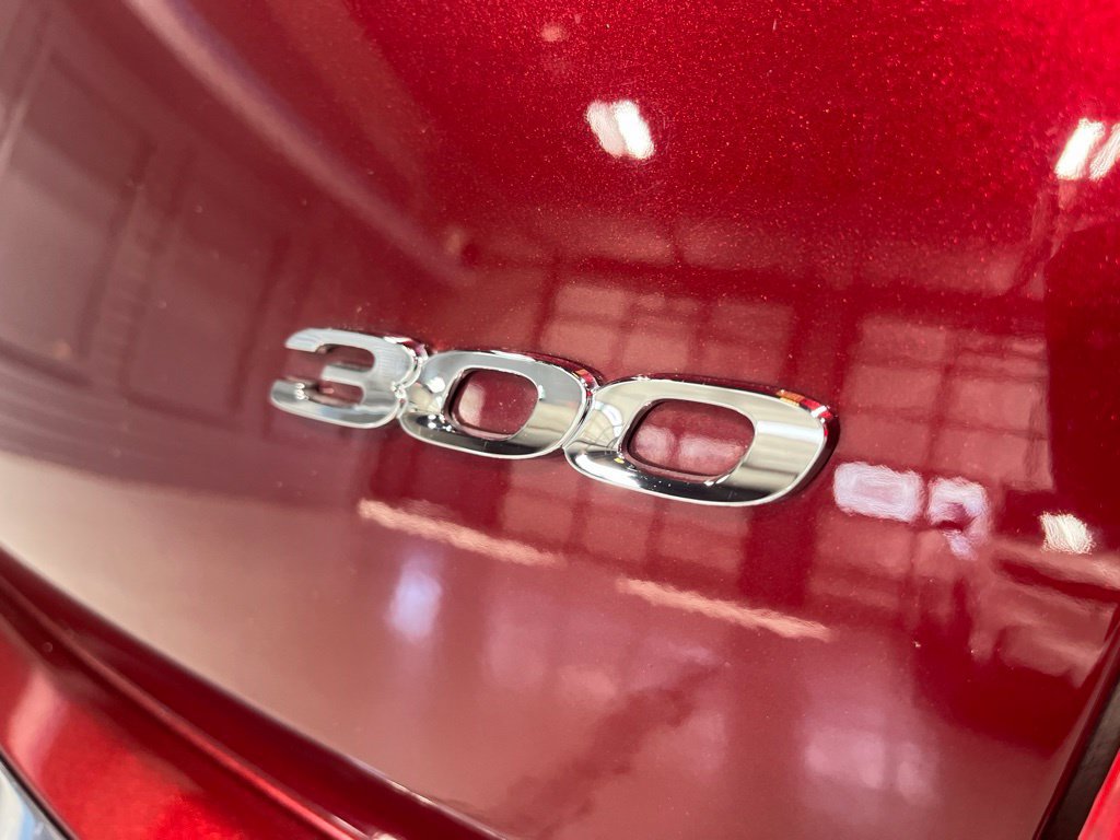 Used 2018 Chrysler 300 Touring L RWD image 37