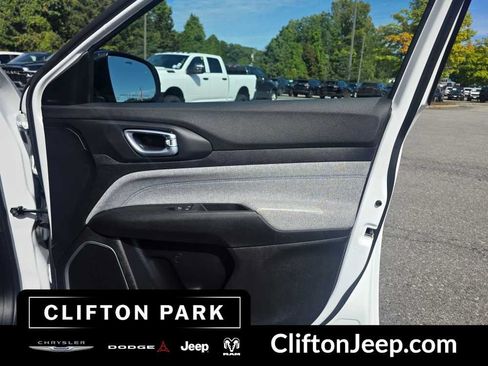 Used 2022 Jeep Compass Latitude AWD/4WD image 14