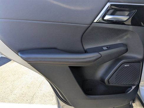 Used 2025 Mitsubishi Outlander SE image 30