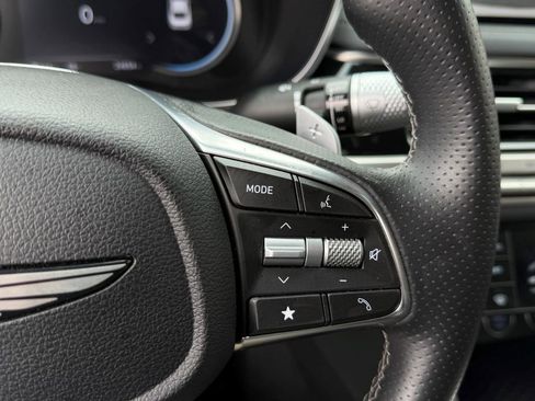 Used 2025 Genesis G70 2.5T image 28