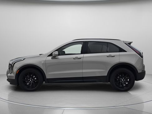 Used 2022 Cadillac XT4 Sport w/ Enhanced Visibility Package FWD image 2