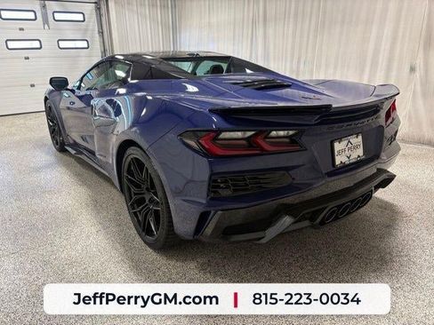 Used 2025 Chevrolet Corvette Z06 w/ Stealth Interior Trim Package RWD image 23