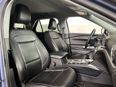 Used 2021 Ford Explorer XLT w/ Equipment Group 202A AWD/4WD image 24