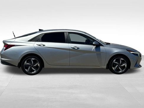 Used 2023 Hyundai Elantra SEL w/ Convenience Package FWD image 3