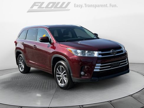 Used 2018 Toyota Highlander XLE AWD/4WD image 1