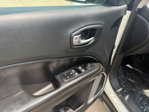 Used 2018 Jeep Compass Limited w/ Navigation Group AWD/4WD image 10