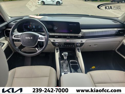 Certified 2025 Kia Telluride EX w/ EX Captain's Chair Package FWD image 17