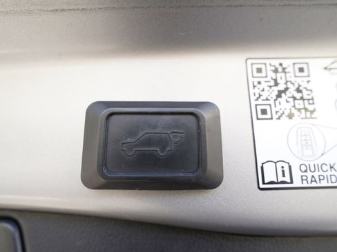 Used 2021 Toyota RAV4 Limited AWD/4WD image 48