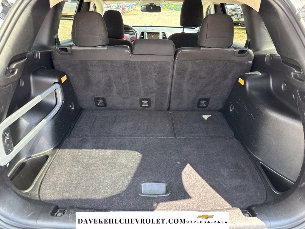 Used 2014 Jeep Cherokee Latitude FWD image 24
