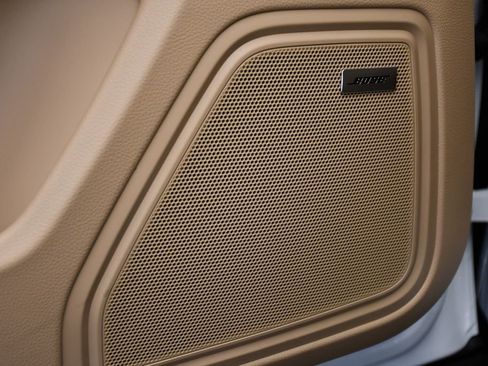 Certified 2025 Porsche Macan image 39