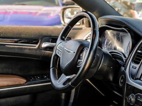 Used 2019 Chrysler 300 Limited image 19