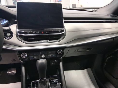 Used 2024 Jeep Compass Limited AWD/4WD image 25