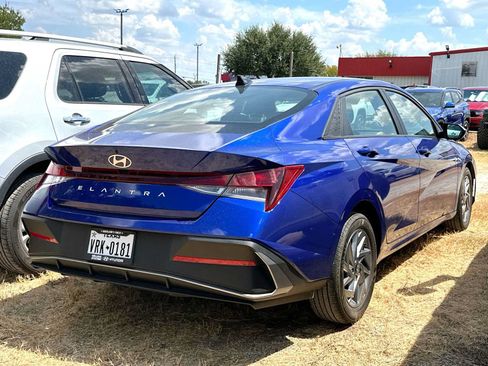 Used 2024 Hyundai Elantra SEL FWD image 3