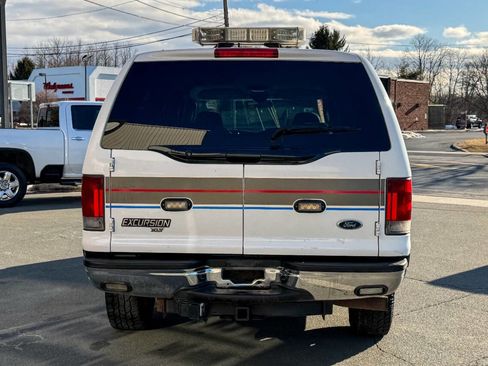 Used 2005 Ford Excursion XLT image 5