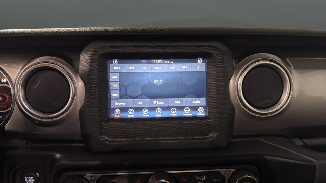 Used 2020 Jeep Wrangler Unlimited Sahara AWD/4WD image 15