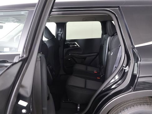 New 2026 Mitsubishi Outlander ES FWD image 29