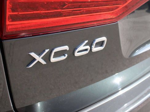 Used 2019 Volvo XC60 T5 Momentum w/ Multimedia Package image 31