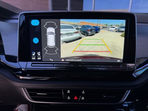Used 2024 Volkswagen Atlas Cross Sport SE w/ Panoramic Sunroof Package FWD image 22