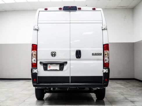 Used 2024 RAM ProMaster 2500 w/ Convenience Group FWD image 11
