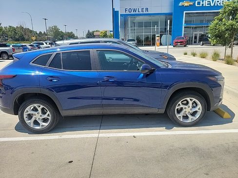 Used 2024 Chevrolet Trax LS w/ LS Convenience Package FWD image 4