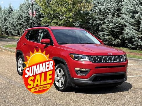 Used 2018 Jeep Compass Latitude w/ Popular Equipment Group AWD/4WD image 1