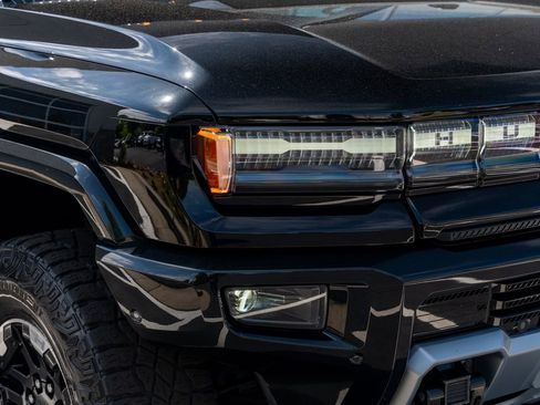 Used 2024 GMC Hummer EV 2X w/ Extreme Off-Road Package AWD/4WD image 9