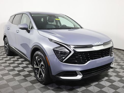 Used 2025 Kia Sportage EX image 3