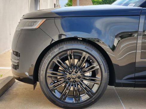 New 2026 Land Rover Range Rover Long Wheelbase SE image 6