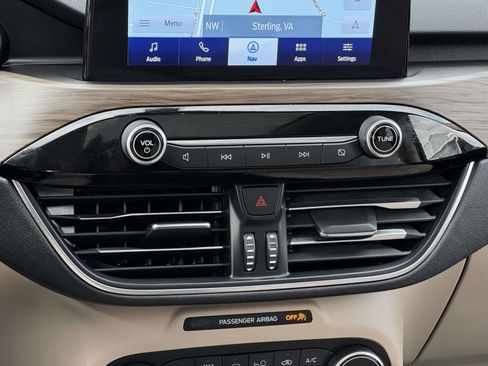 Used 2020 Ford Escape Titanium image 12