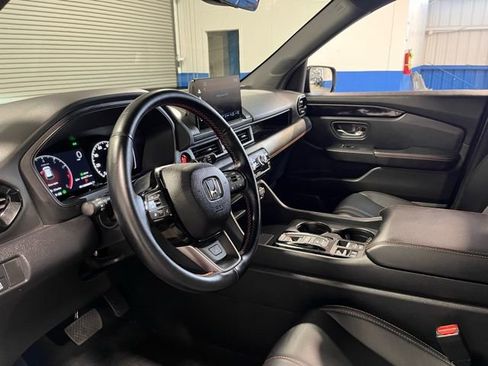 Used 2025 Honda Pilot TrailSport image 21