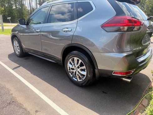 Used 2019 Nissan Rogue S w/ Special Edition Package FWD image 8