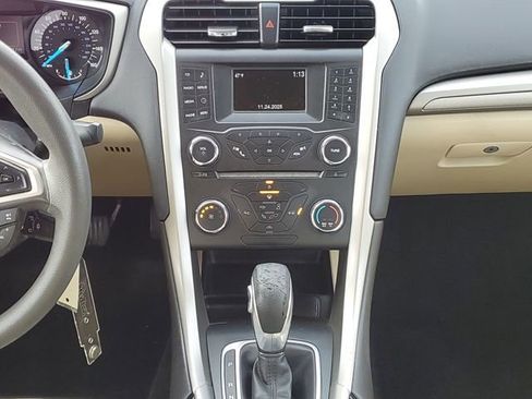 Used 2016 Ford Fusion SE image 26