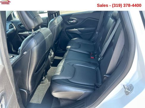 Used 2021 Jeep Cherokee Limited w/ Elite Package AWD/4WD image 22