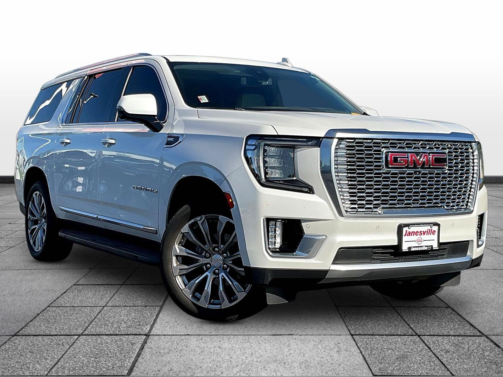 Used 2022 GMC Yukon XL Denali w/ Max Trailering Package AWD/4WD image 1
