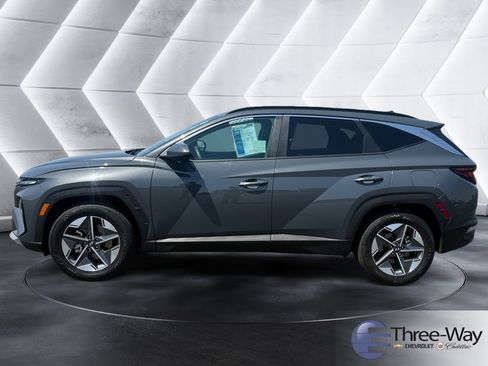 Used 2025 Hyundai Tucson SEL FWD image 2