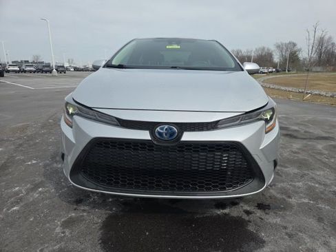 Used 2021 Toyota Corolla LE image 3